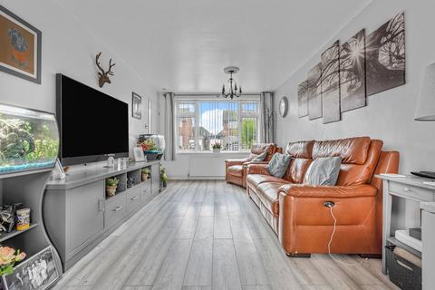 2 bedroom end of terrace house for sale, Hengrove Crescent, Ashford, TW15