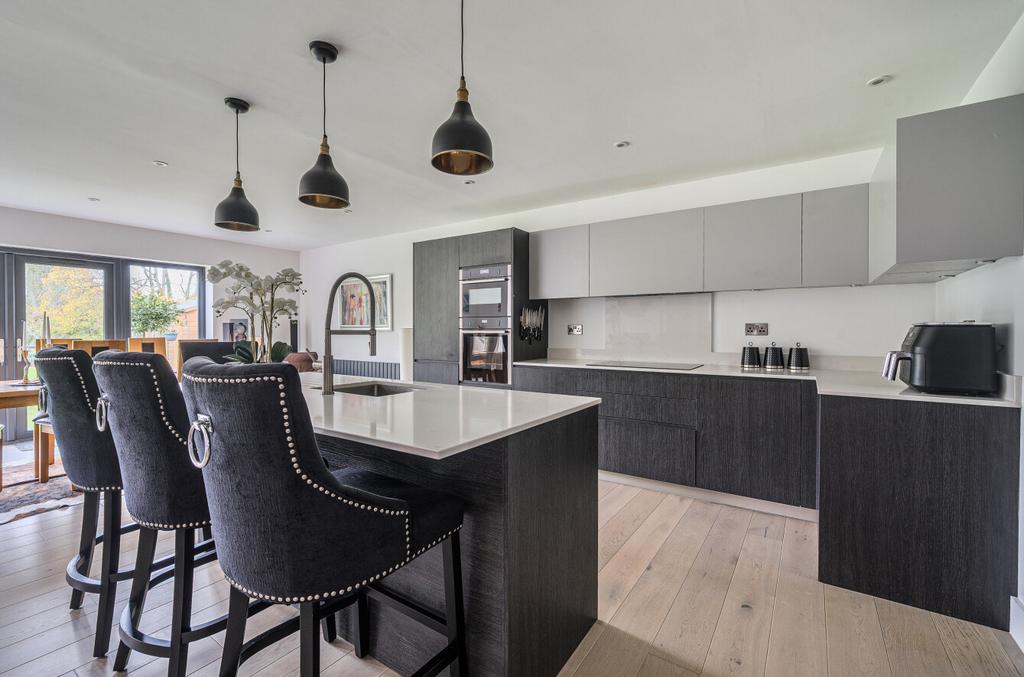 1373467-6-690b55e...