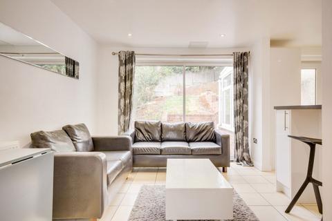 5 bedroom house to rent, Tenterden Drive, Canterbury