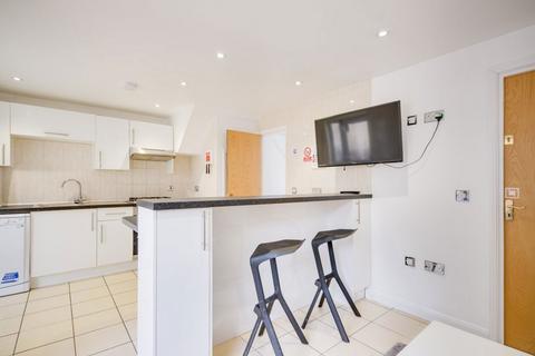 5 bedroom house to rent, Tenterden Drive, Canterbury
