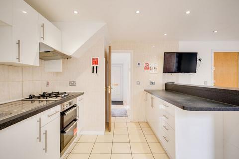 5 bedroom house to rent, Tenterden Drive, Canterbury