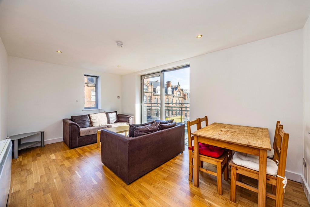 Lounge/Dining Room