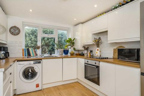 2 bedroom flat for sale, Crofton Road, London SE5