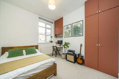 2 bedroom flat for sale, Crofton Road, London SE5