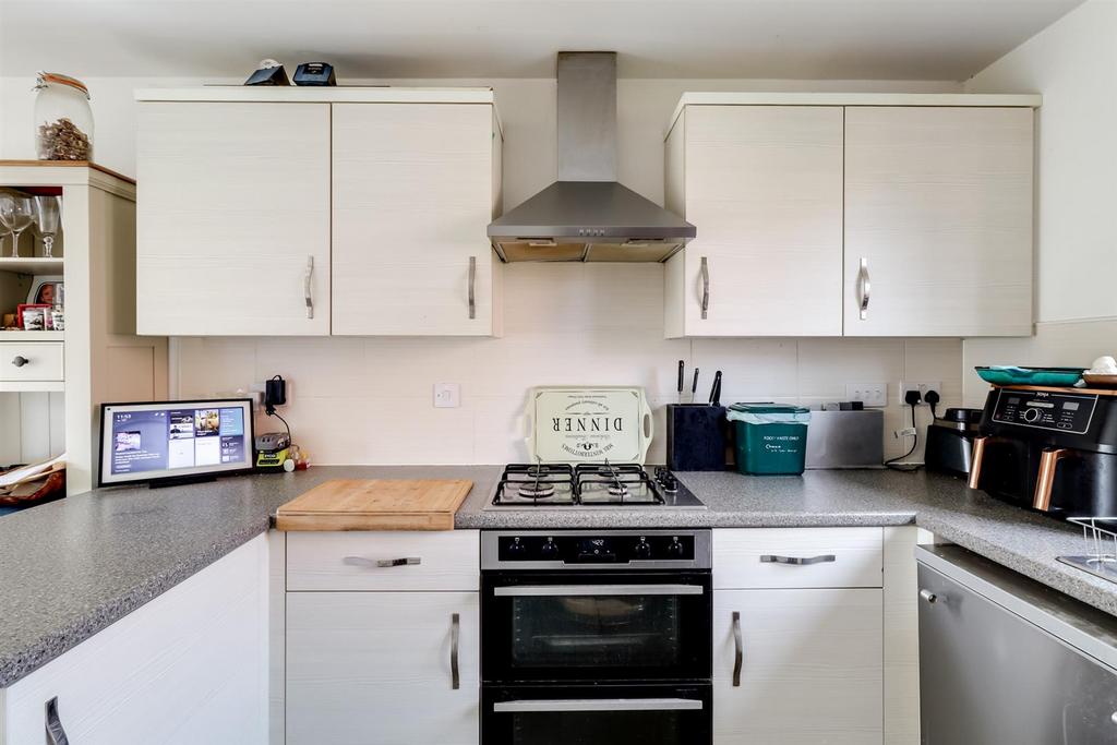 Kitchen (4).jpg