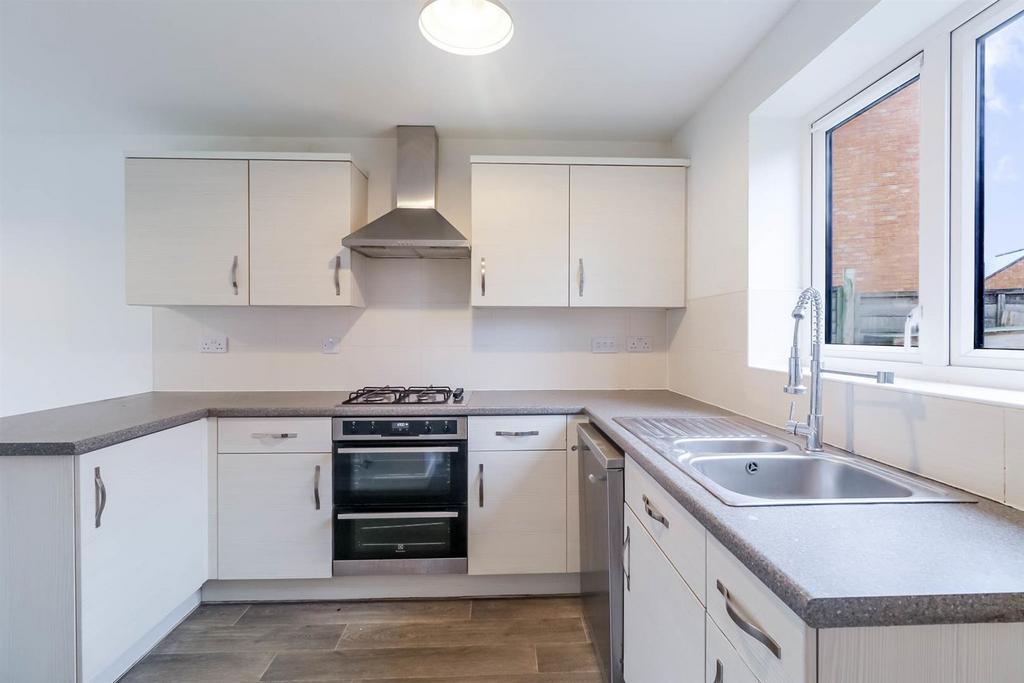 3-bed-house-bishops-cleeve6.jpg