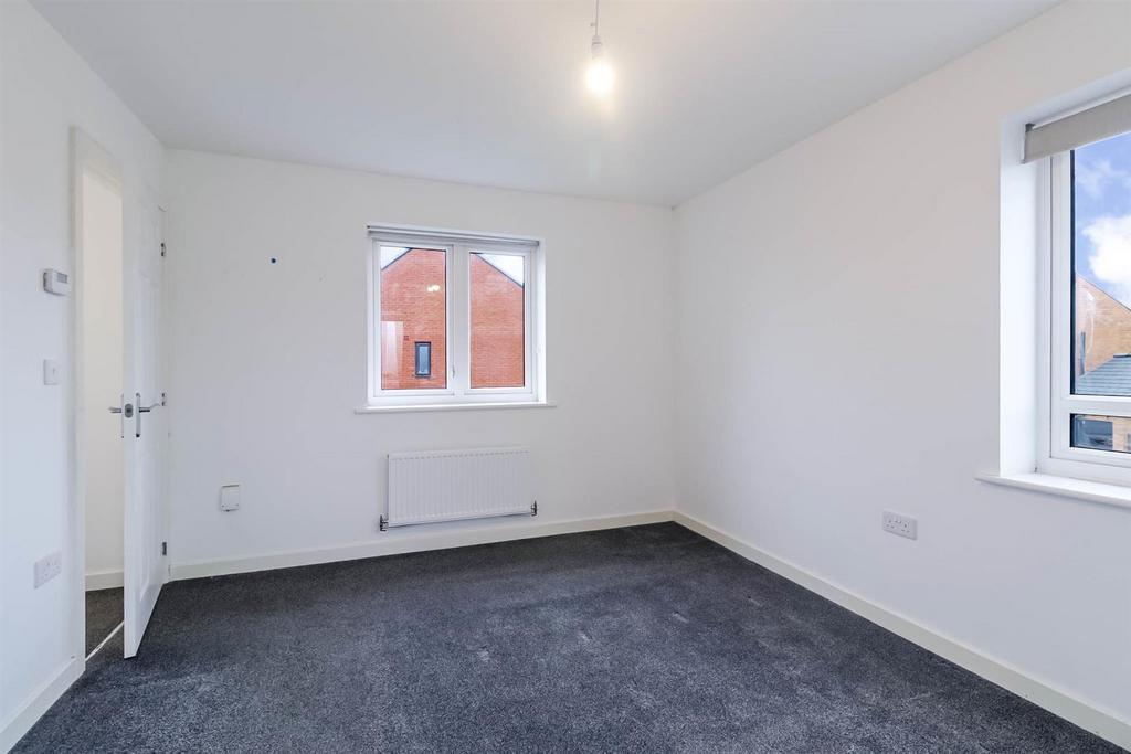 3-bed-house-bishops-cleeve10.jpg
