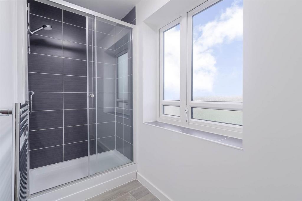 3-bed-house-bishops-cleeve11.jpg