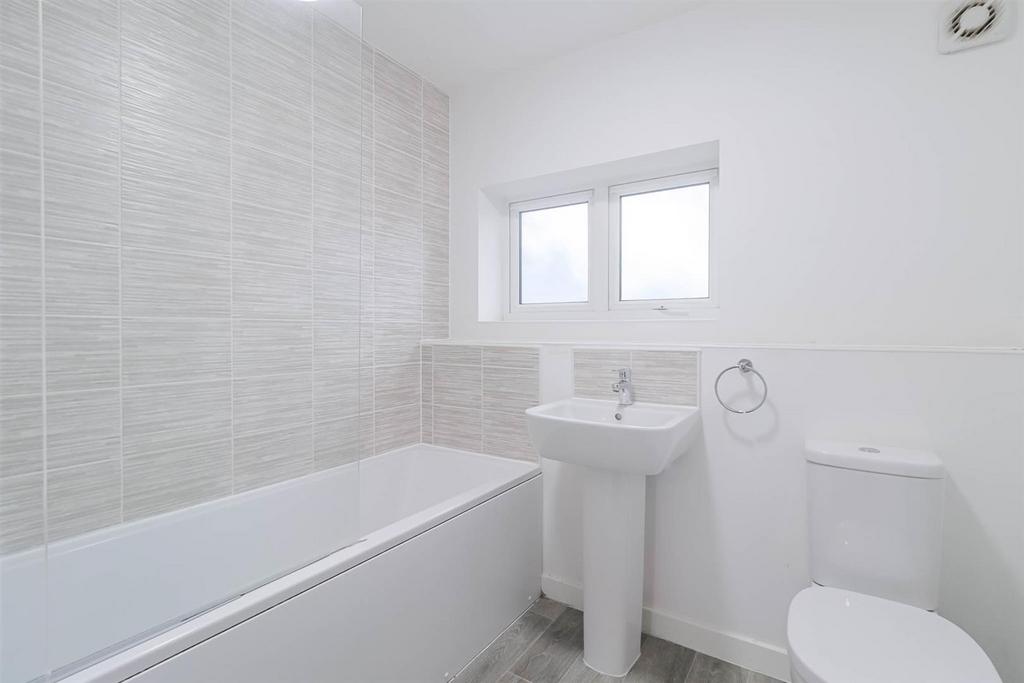 3-bed-house-bishops-cleeve14.jpg