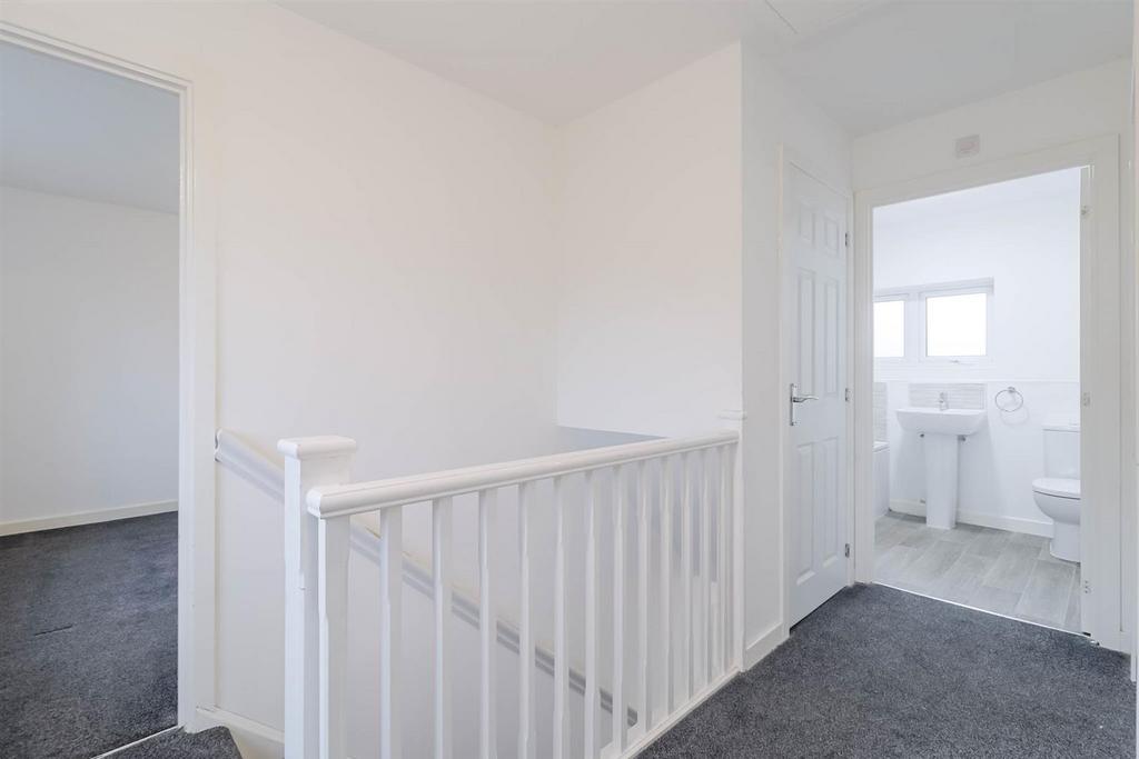 3-bed-house-bishops-cleeve15.jpg