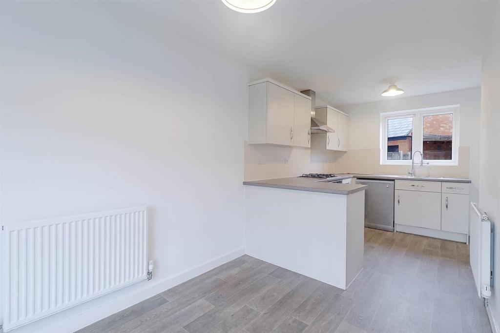 3-bed-house-bishops-cleeve5.jpg