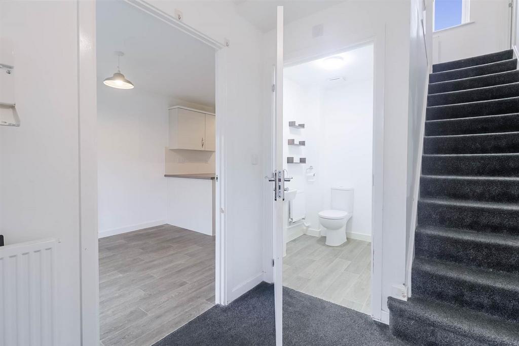 3-bed-house-bishops-cleeve4.jpg