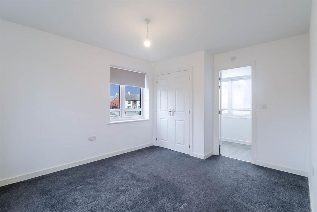 3-bed-house-bishops-cleeve9.jpg