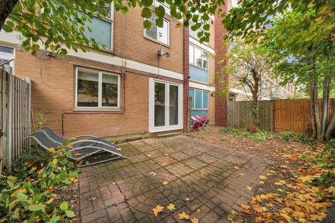undefined, Tinsley Road, London, E1