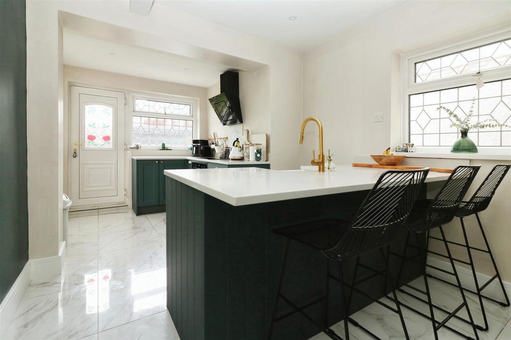 Extended breakfast kitchen