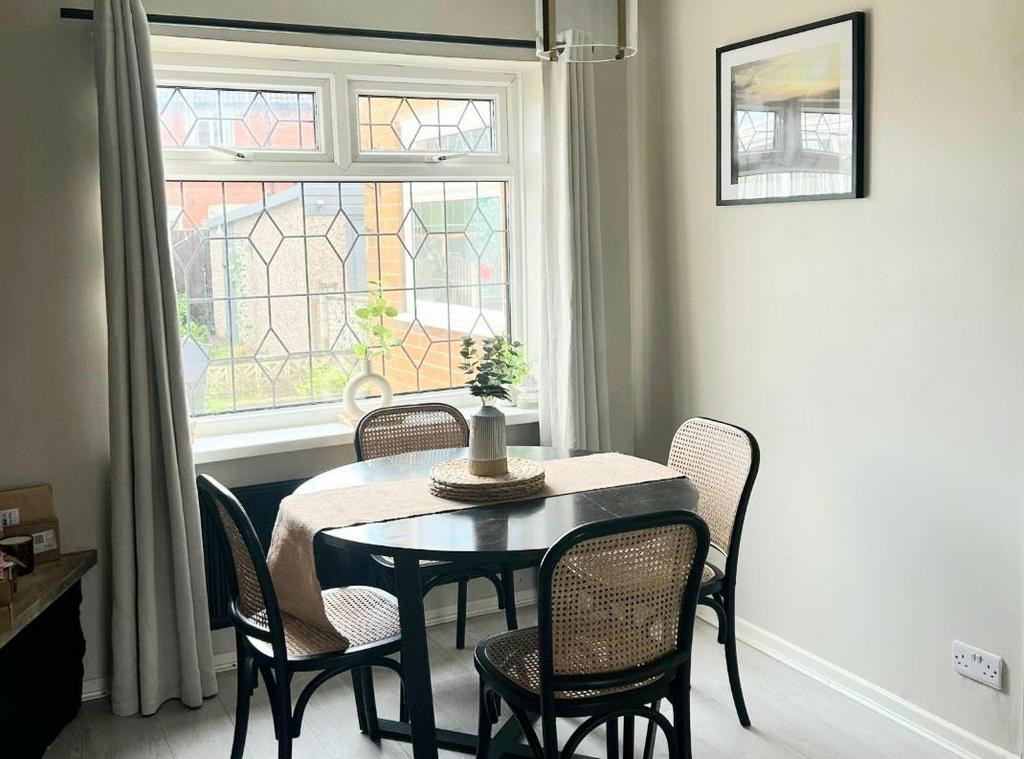 209 morthen road dining area.jpg