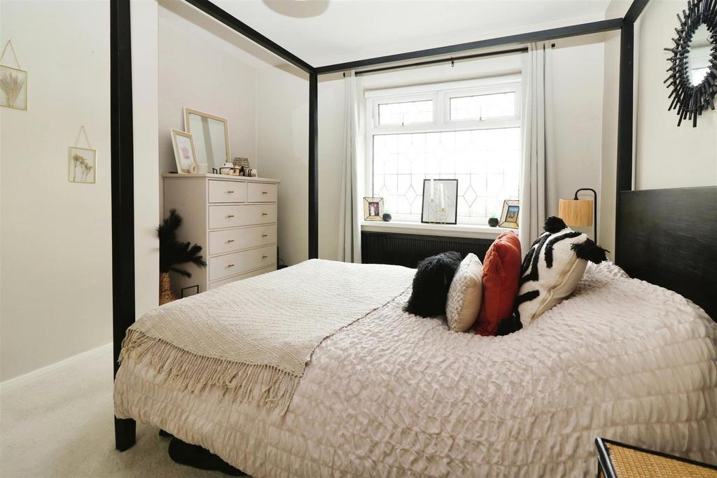 Rear bedroom
