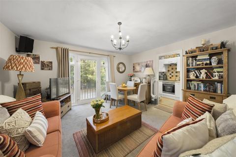 1 bedroom flat for sale, Burket Close, Southall UB2