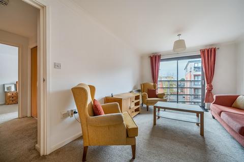 2 bedroom apartment to rent, Quadrant Court, Jubilee Square, Reading, RG1