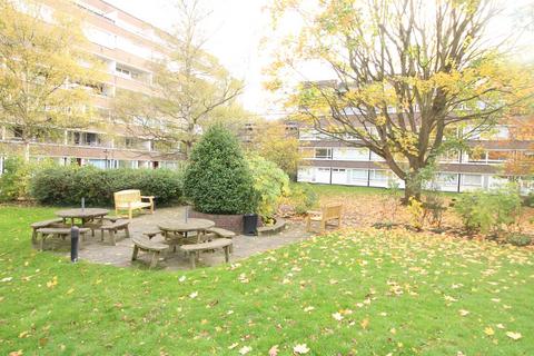 2 bedroom flat for sale, Fair Acres, Bromley, BR2