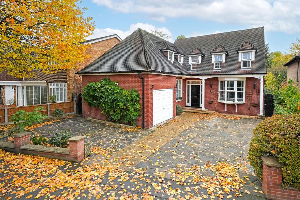 Detached house exterior, driveway, garage
