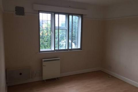 2 bedroom flat to rent, Great West Road, Parkland Ct Hounslow TW4