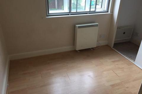 2 bedroom flat to rent, Great West Road, Parkland Ct Hounslow TW4