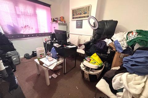 1 bedroom maisonette for sale, Winding Way, Dagenham, RM8