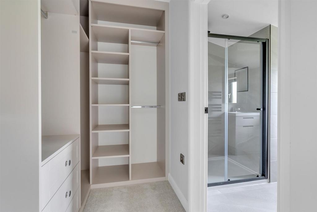 Walk in wardrobe, bathroom