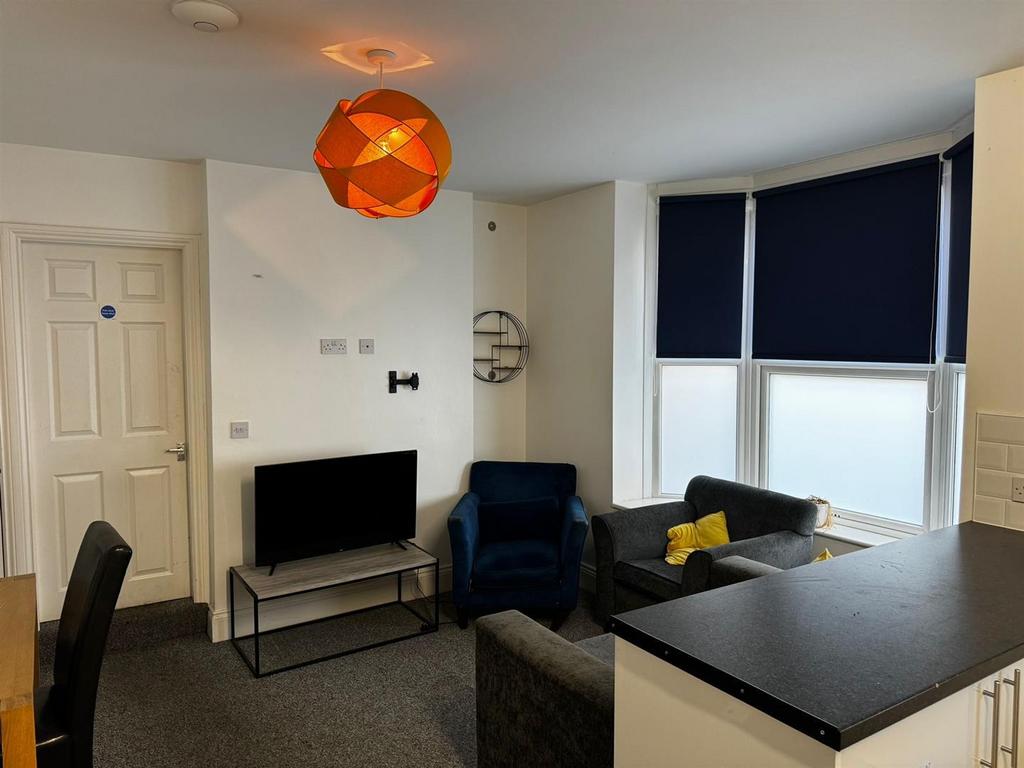 Us Ph E65 M4 E-Qq YELewp8qw.jpg