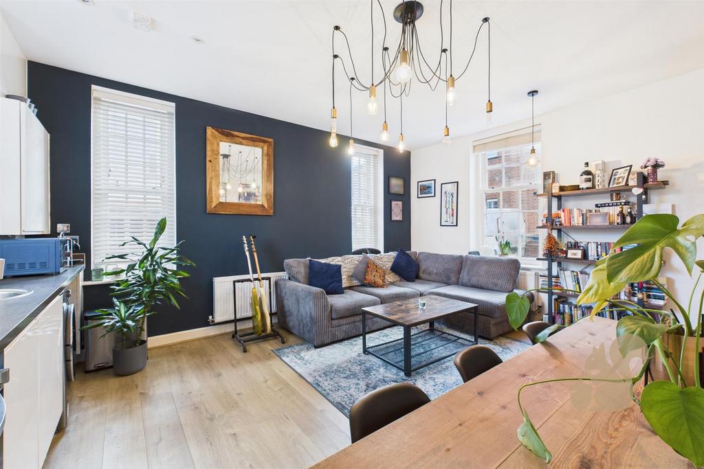 CAM04604 G0-PR0069-STILL013.jpg