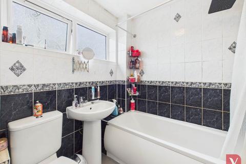 undefined, Petersfield Gardens, Luton LU3