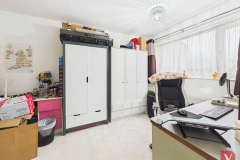 undefined, Petersfield Gardens, Luton LU3