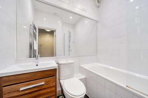 1 bedroom flat for sale, Oakhill Road, London, SW15
