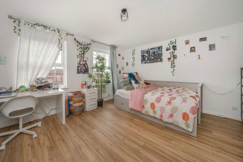 undefined, Regal Close, London W5