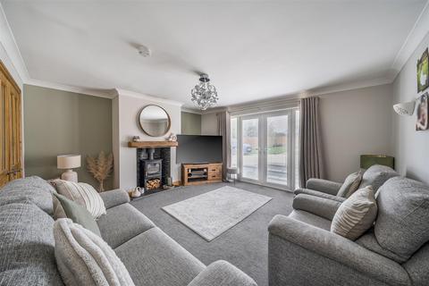 4 bedroom detached house for sale, Heol Y Meinciau, Pontyates, Llanelli