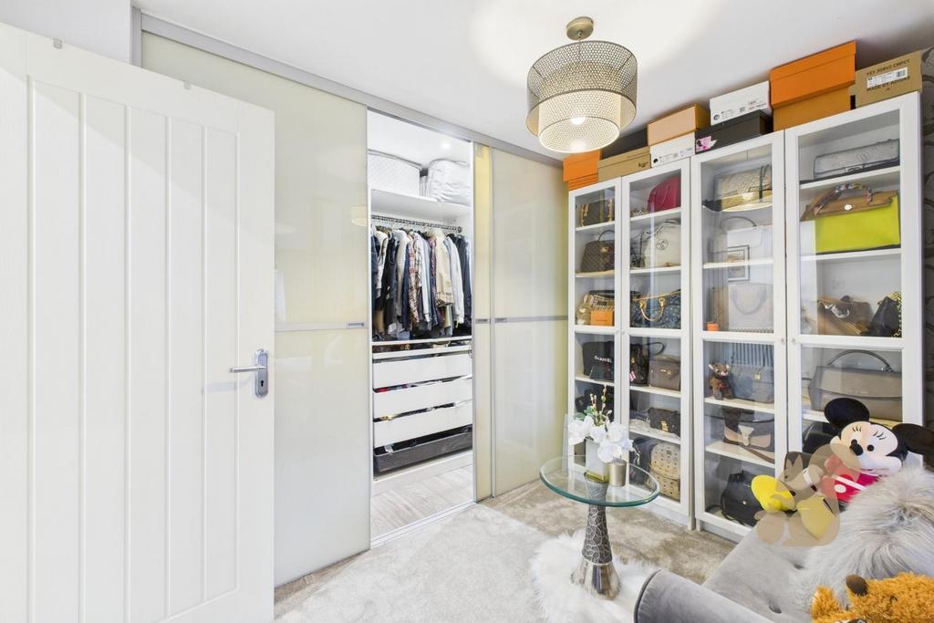 Master Bedroom Dressing Area