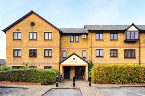 Riverside Close, London, E5
