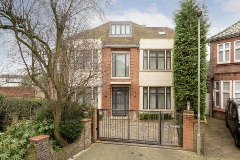 7 bedroom Detached for sale