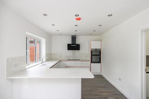 3 bedroom detached bungalow to rent, Ashurst Drive, Tadworth, Surrey. KT20 7LR
