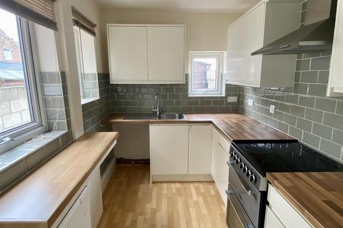 2 bedroom terraced house to rent, Kingston Street, Goole