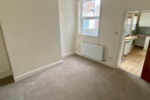 2 bedroom terraced house to rent, Kingston Street, Goole