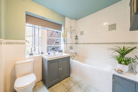 undefined, Cambridge Park, East Twickenham TW1