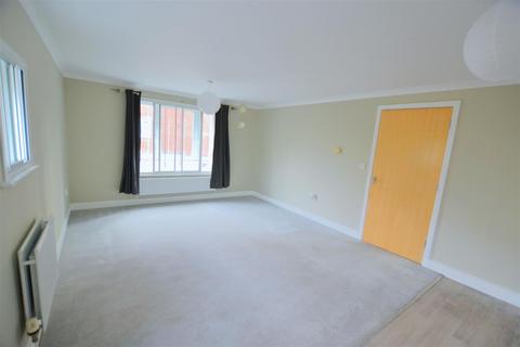 2 bedroom ground floor flat for sale, North Drive, Hatfield