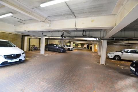 2 bedroom ground floor flat for sale, North Drive, Hatfield