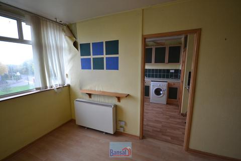 2 bedroom flat for sale, Greyfriars Court, Sadler Road, CV6