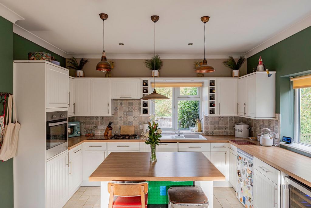 Kitchen/Dining Room (2)