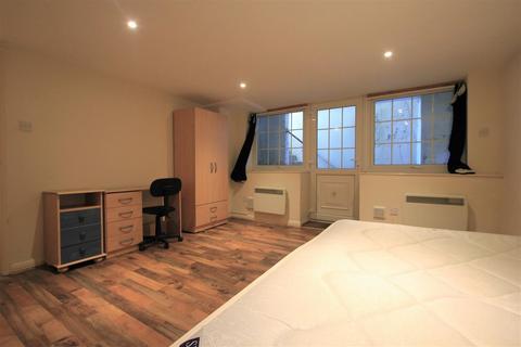 3 bedroom apartment to rent, St Martins Court, Brighton