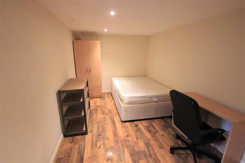 3 bedroom apartment to rent, St Martins Court, Brighton