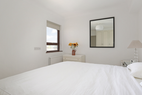 85138 house heathside corner finchley road and we